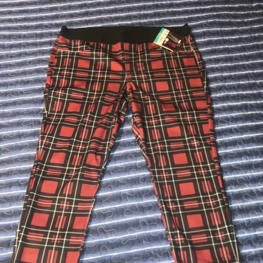 X Large ,mid rise ,no boundaries,jagging pointe , red and black Stripes